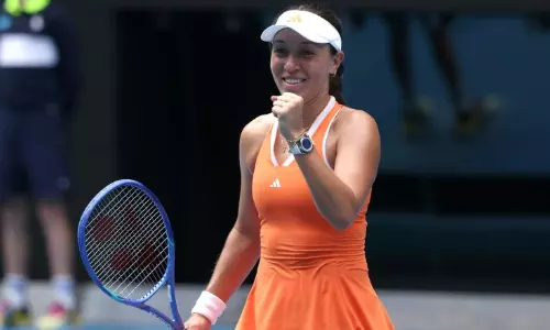 ஆஸ்திரேலிய ஓபன் டென்னிஸ்: அரையிறுதிக்கு பெகுலா முன்னேற்றம்