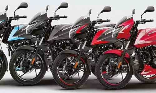 மேம்படுத்தப்பட்ட அம்சங்களுடன் அறிமுகமான பல்சர் 125