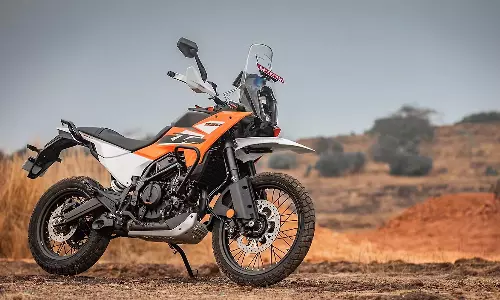 RE இமாலயனுக்குப் போட்டியாக மிரட்டல் என்ட்ரி..! KTM-இன் புதிய அட்வென்ச்சர் பைக் இந்தியாவில் அறிமுகம்