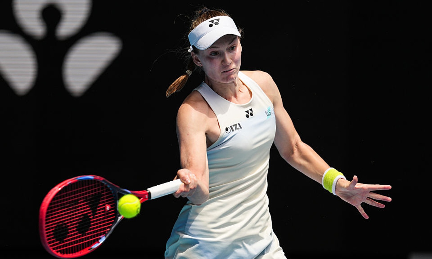 ஆஸ்திரேலிய ஓபன் டென்னிஸ்: பெகுலாவை வீழ்த்தி இறுதிப்போட்டிக்கு ரைபகினா முன்னேற்றம்