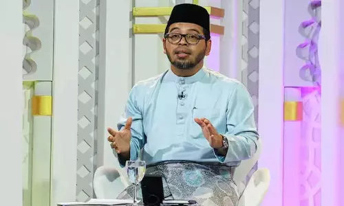 வேலை அழுத்தத்தால் ஓரினச் சேர்க்கையாளர்களாக மாறும் இளைஞர்கள் - மலேசிய அமைச்சர் சர்ச்சை பேச்சு