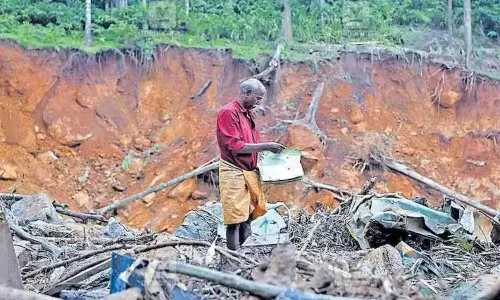 வயநாடு நிலச்சரிவில் பாதிக்கப்பட்டவர்களின் ரூ.18.75 கோடி வங்கிக் கடனை ஏற்ற கேரள அரசு!