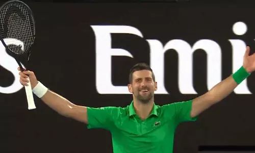 ஆஸ்திரேலியா ஓபன்: நடப்பு சாம்பியன் சின்னரை வீழ்த்தி இறுதிப் போட்டிக்கு முன்னேறினார் ஜோகோவிச்