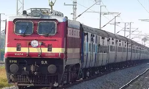 பயணிகள் கவனிக்க: அடுத்த 2 மாதத்துக்கு இந்த ரெயில்கள் தாம்பரத்தில் இருந்து இயங்கும்