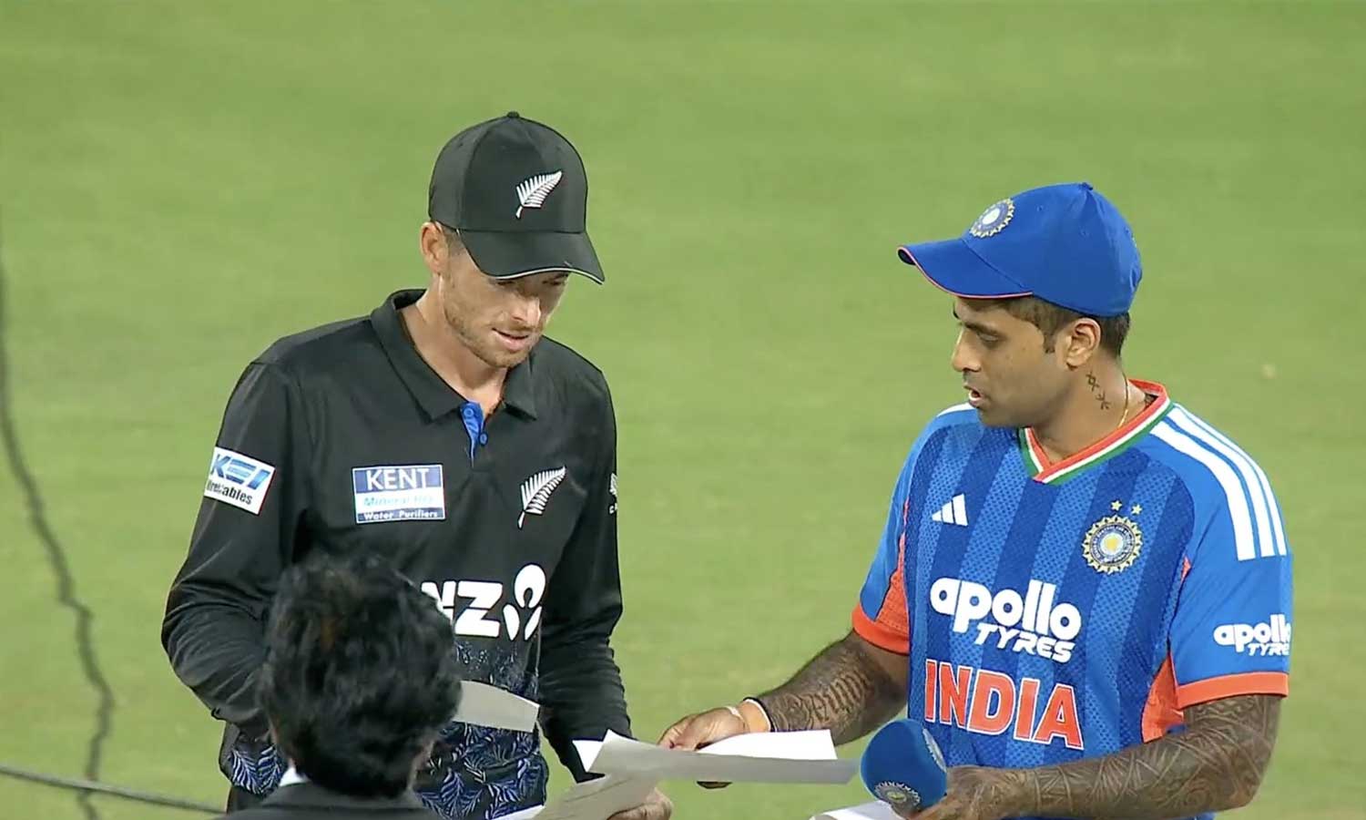 நியூசிலாந்துக்கு எதிரான கடைசி டி20 போட்டி: டாஸ் வென்ற இந்தியா பேட்டிங் தேர்வு