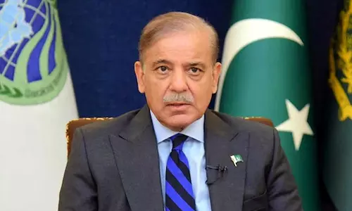 நிதிக்காக நண்பர்கள், உலக நாடுகளிடம் கை ஏந்துவதை அவமானமாக கருதுகிறோம்: பாகிஸ்தான் பிரதமர்