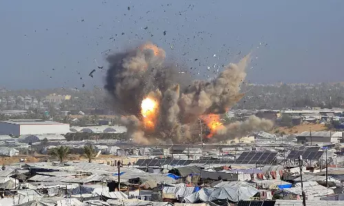 காசாவில் போர் நிறுத்தத்தை மீறி இஸ்ரேல் வான்வழித் தாக்குதல் - 6 குழந்தைகள் உட்பட 31 பேர் உயிரிழப்பு