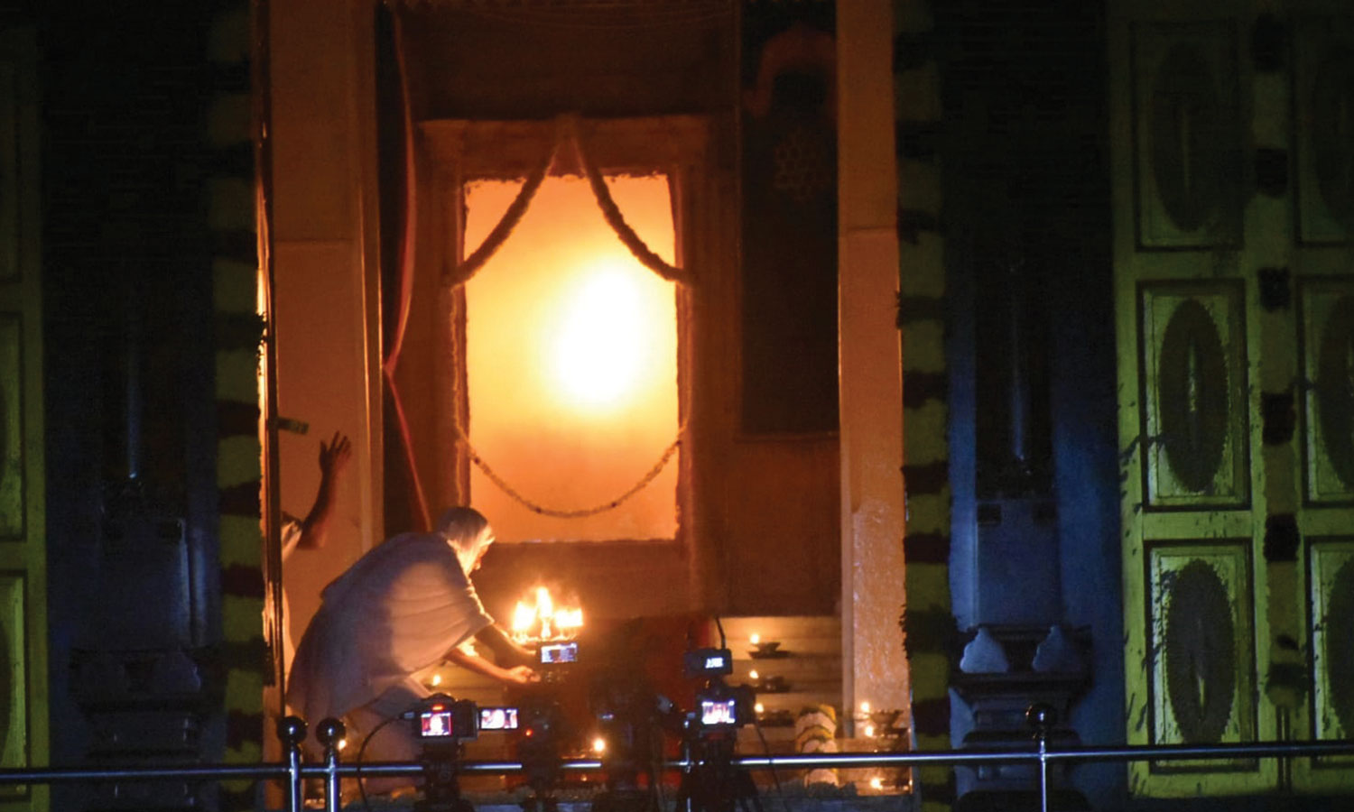 வடலூர் சத்திய ஞான சபையில் தைப்பூச ஜோதி தரிசன விழா- லட்சக்கணக்கான பக்தர்கள் பங்கேற்பு