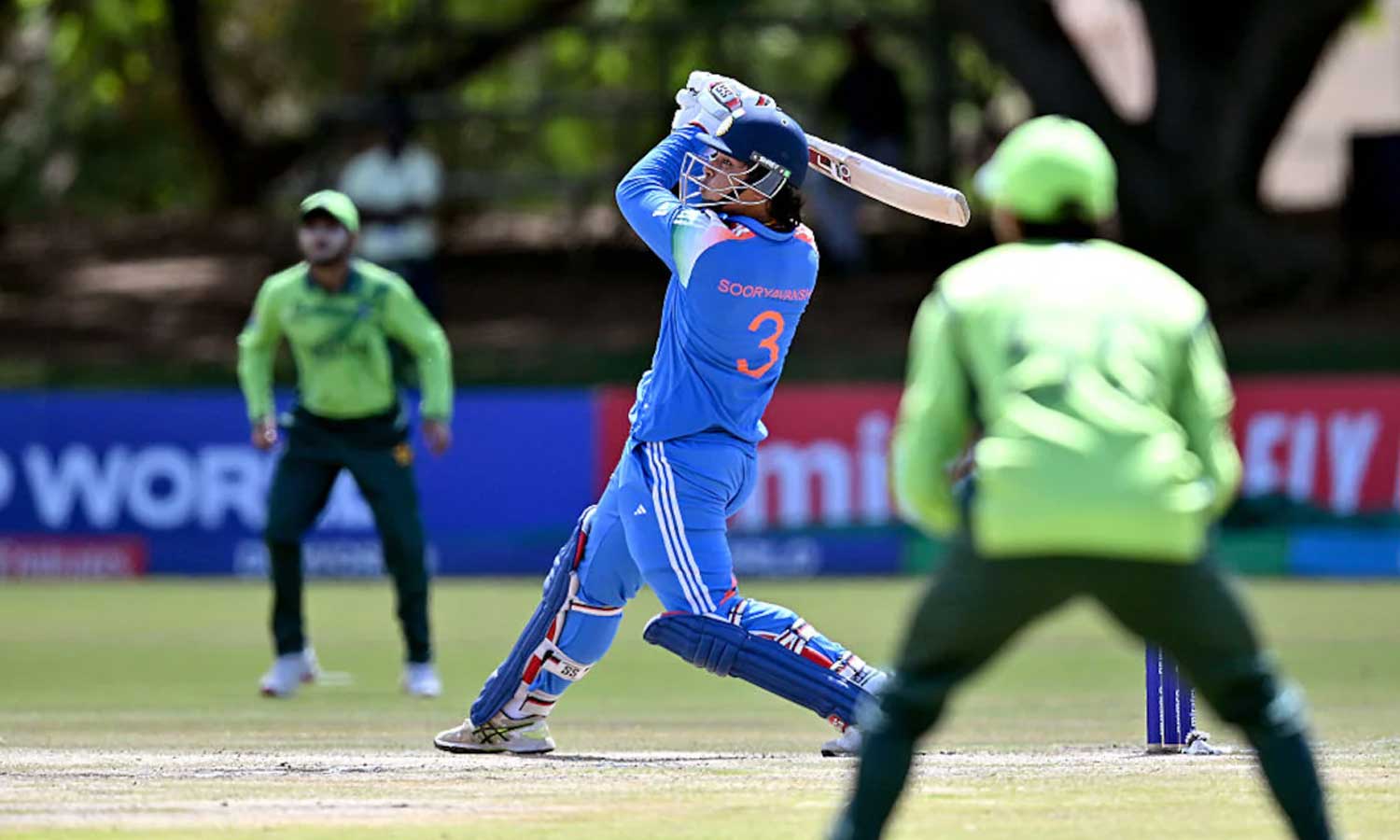 U19 உலக கோப்பை: பாகிஸ்தானை வீழ்த்தி  அரையிறுதிக்கு தகுதி பெற்றது இந்தியா