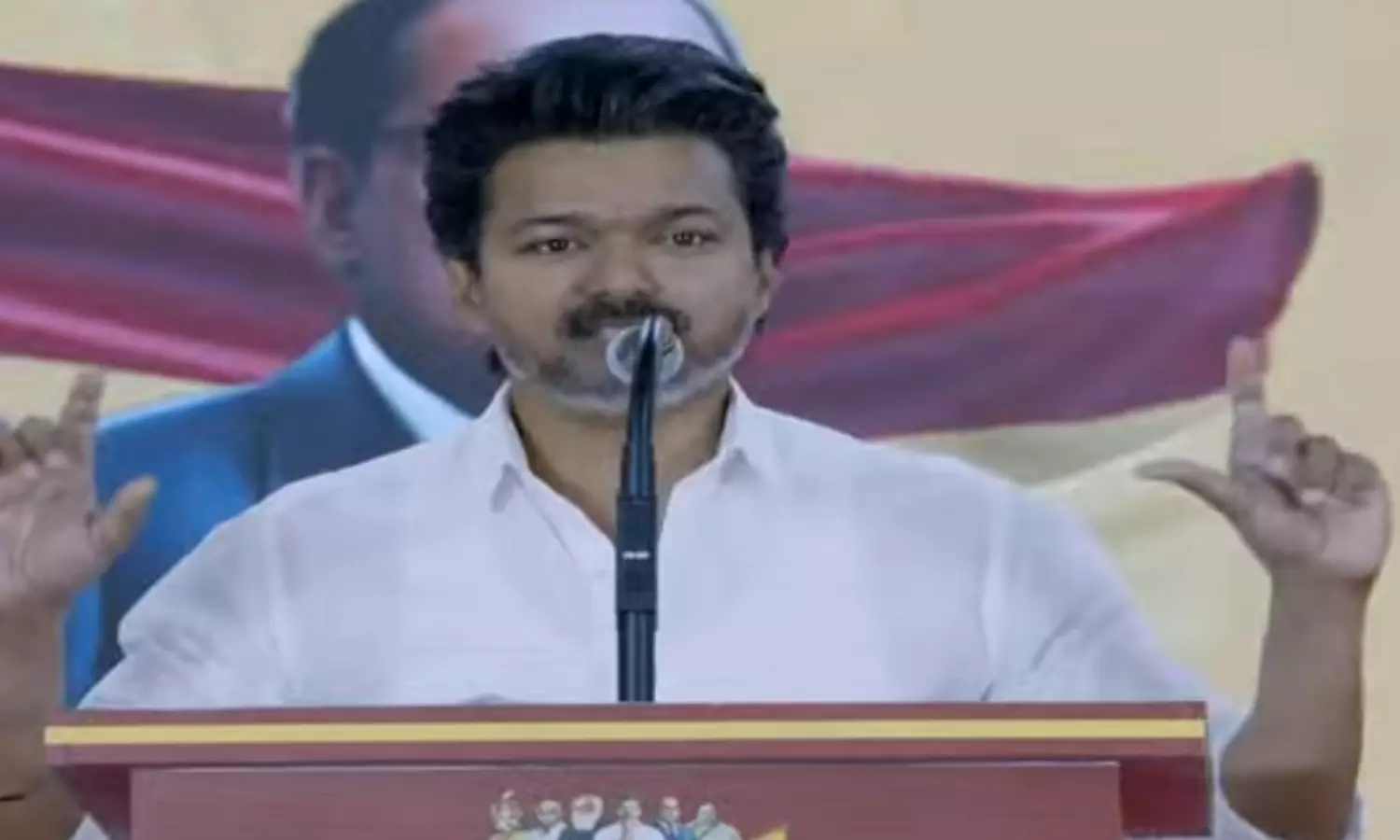 பா.ஜ.க. தலைமையில் ஒரு அணியும் போட்டி போடுகிறது - அ.தி.மு.க.வை கிண்டலடித்த விஜய்