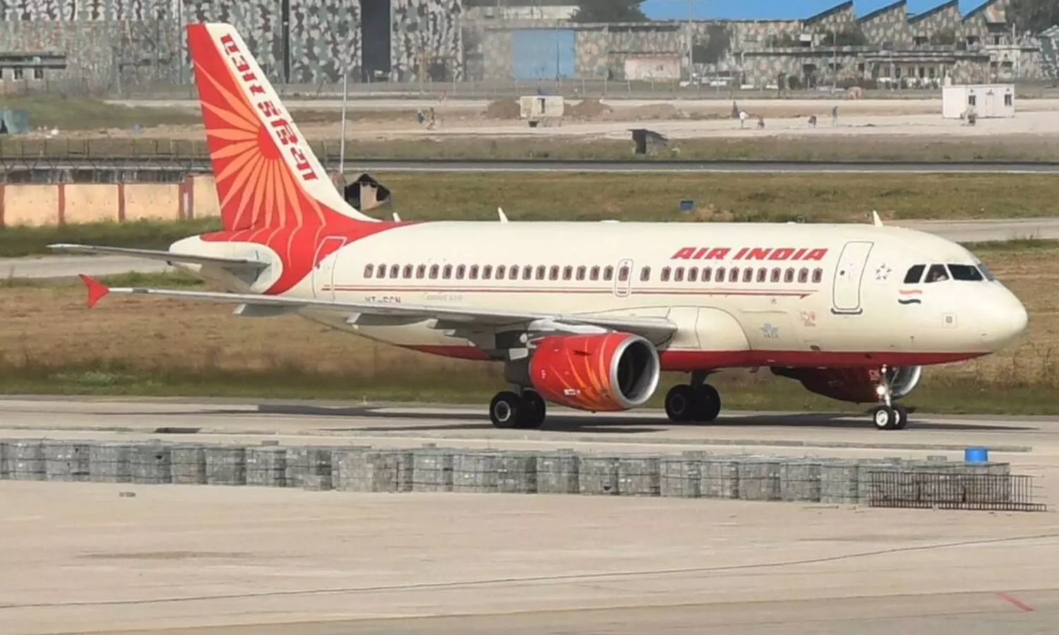 அகமதாபாத்தில் நடந்த அதே கோளாறு.. பெங்களூரில் பெரும் விபத்தில் இருந்து தப்பிய ஏர் இந்தியா விமானம் அகமதாபாத்தில் நடந்த அதே கோளாறு.. பெங்களூரில் பெரும் விபத்தில் இருந்து தப்பிய ஏர் இந்தியா விமானம்