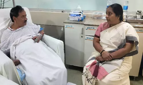 பக்கவாதத்தால் பாதிக்கப்பட்ட எச்.ராஜாவை நேரில் சந்தித்து நலம் விசாரித்தார் வானதி சீனிவாசன்