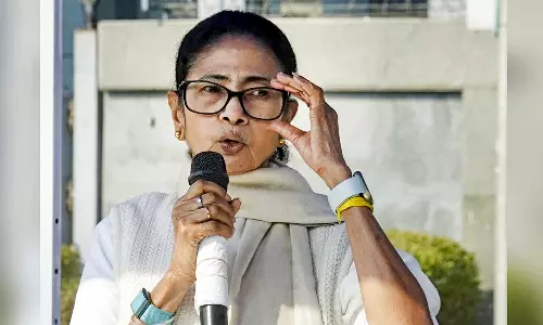 இந்திய தலைமை தேர்தல் ஆணையரை சந்தித்த மம்தா: பாதியிலேயே கோபத்துடன் வெளியேறினார்