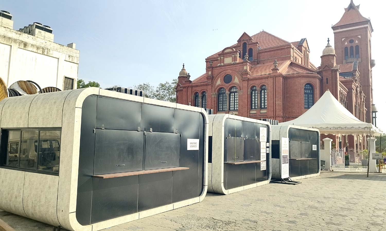 விக்டோரியா மகாலை காணவரும் பொதுமக்களுக்கு நவீன அறைகள்- காத்திருந்து பார்க்க சிறப்பு ஏற்பாடு