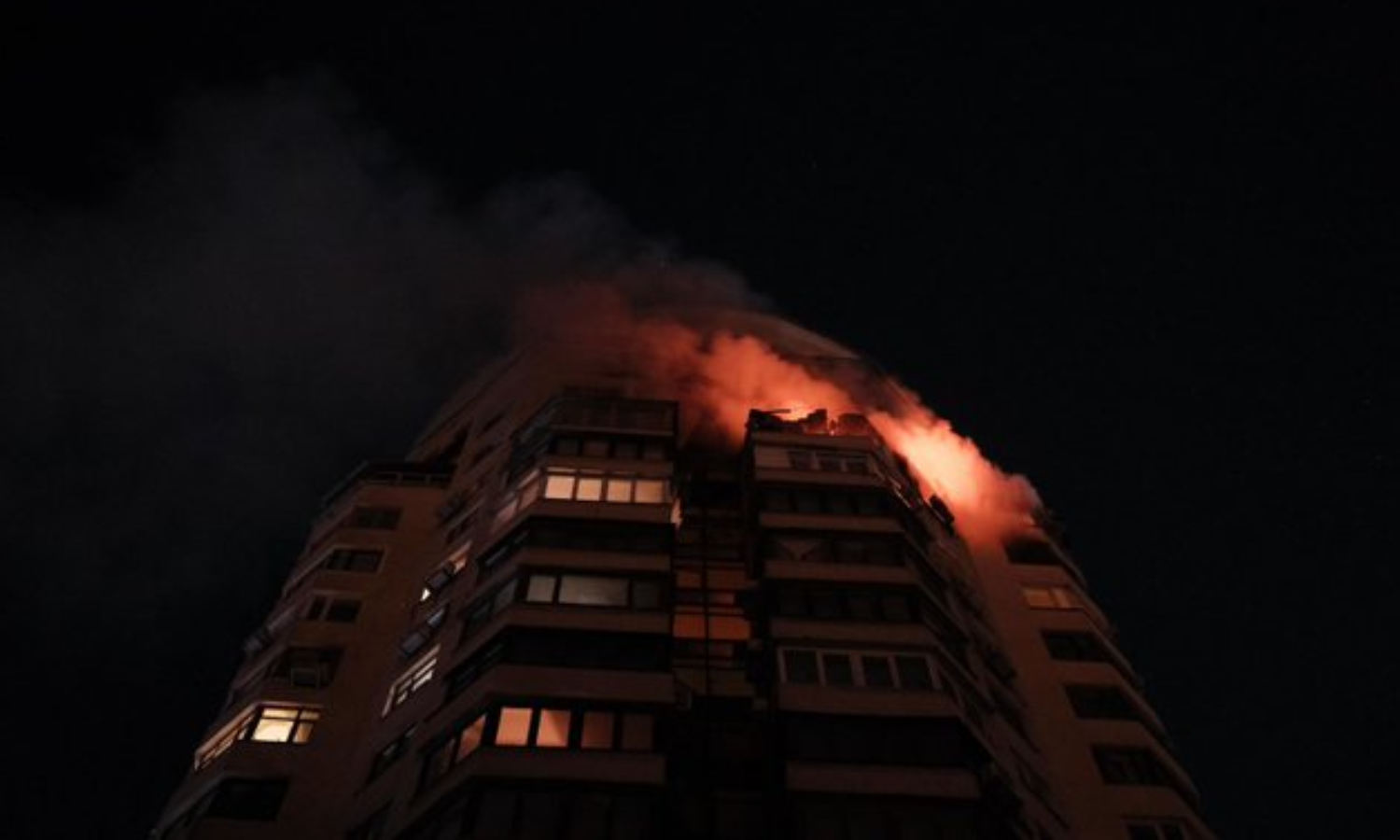 அமைதி பேச்சுவார்த்தை தொடங்கவுள்ள நிலையில் உக்ரைன் மீது ஏவுகணை தாக்குதலை தீவிரப்படுத்திய ரஷ்யா