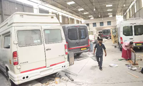 சூடுபிடிக்கும் தேர்தல் களம்: அரசியல் தலைவர்களுக்காக தயாராகும் பிரசார வாகனங்கள்