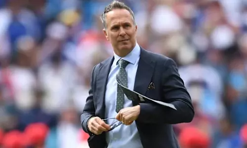 டி20 உலகக் கோப்பை: அரையிறுதியில் இவங்களுக்கு மத்தியில் தான் போட்டியே... மைக்கெல் வாகன்