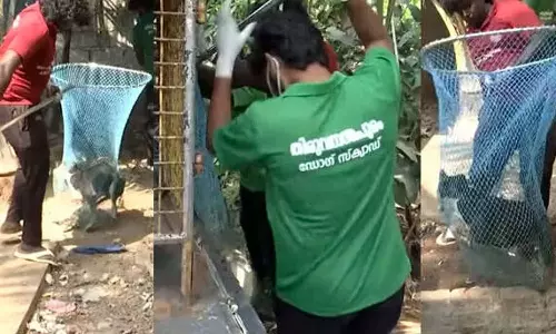 திருவனந்தபுரத்தில் ஒரே வீட்டில் 70 தெருநாய்களை சட்டவிரோதமாக வளர்த்த பெண் போலீஸ்