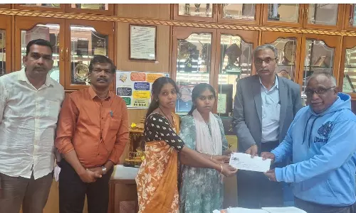 பத்மஸ்ரீ விருது பெற்ற கோத்தகிரி ஓவியரின் மகள் மீண்டும் கல்லூரியில் சேர்ந்தார்