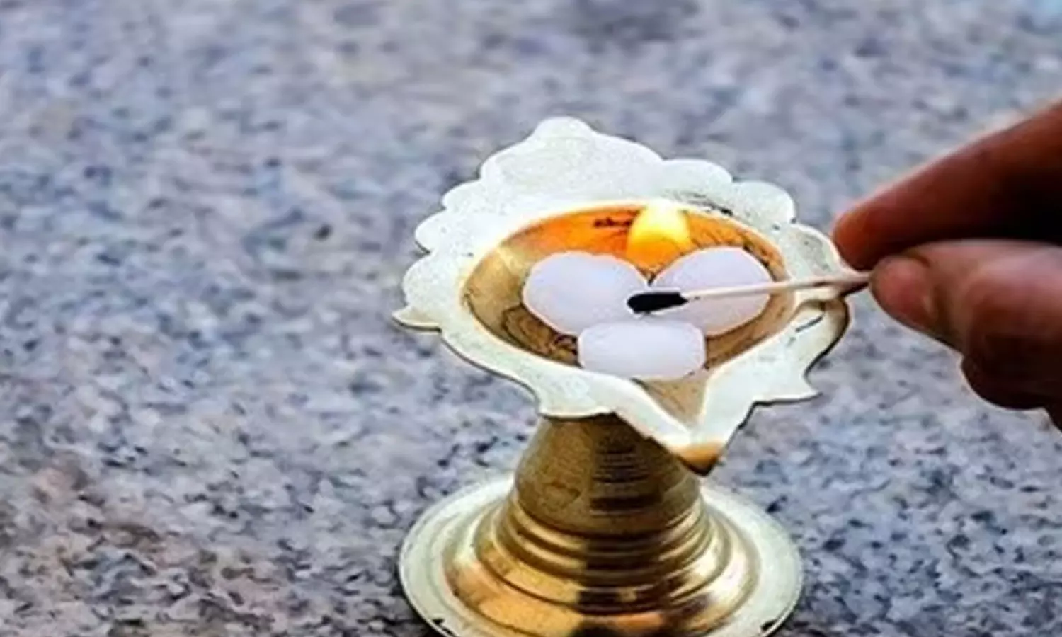 கற்பூரத்திற்கு-இப்படி-ஒரு-சக்தியா?