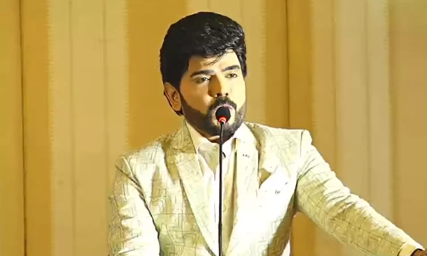 `லீடர் படத்தின் கதை இதுதான்... படவிழாவில் ஓபனாக பேசிய லெஜண்ட் சரவணன்
