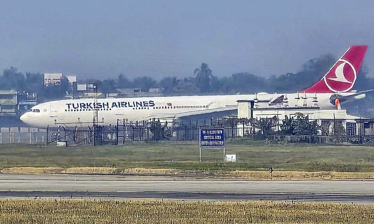 என்ஜினில் தீ: கொல்கத்தாவில் அவசரமாக தரையிறங்கிய துருக்கி ஏர்லைன்ஸ் விமானம்