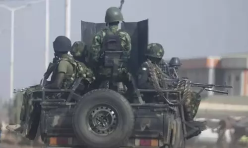 நைஜீரியாவில் துணிகரம்: கிளர்ச்சியாளர்கள் நடத்திய துப்பாக்கிச் சூட்டில் 162 பேர் பலி