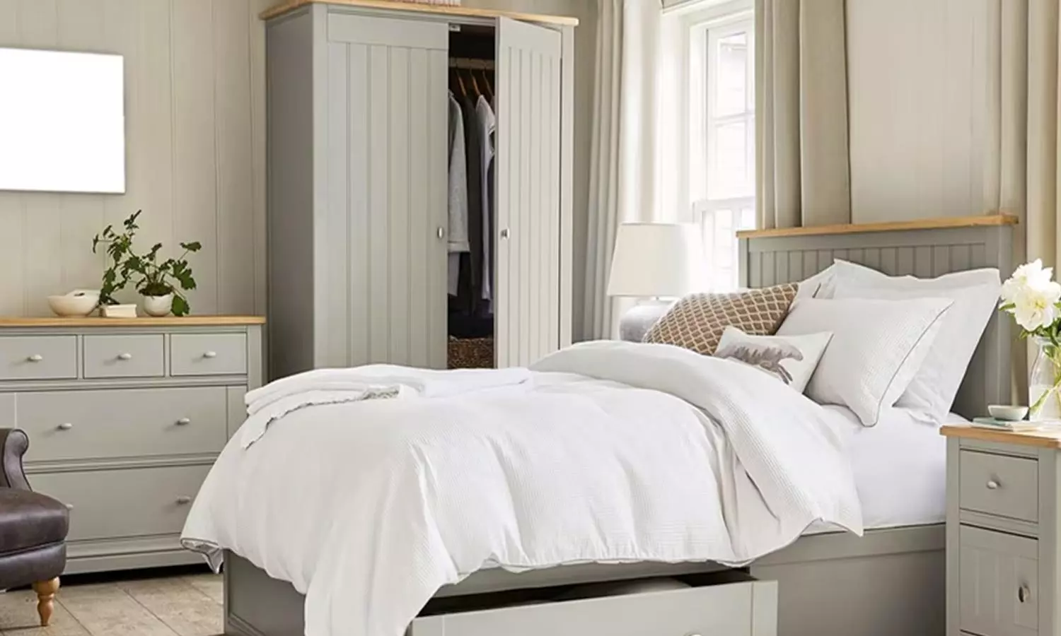 படுக்கையறையில்-இந்த-3-பொருட்களை-மட்டும்-வைக்கக்கூடாதாம்...-ஏன்-தெரியுமா..?