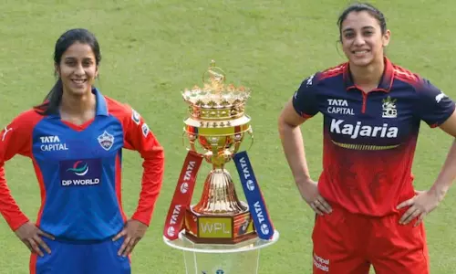 மகளிர் பிரிமீயர் லீக் இறுதிப்போட்டி: டெல்லிக்கு எதிராக டாஸ் வென்ற பெங்களூரு பந்துவீச்சு தேர்வு