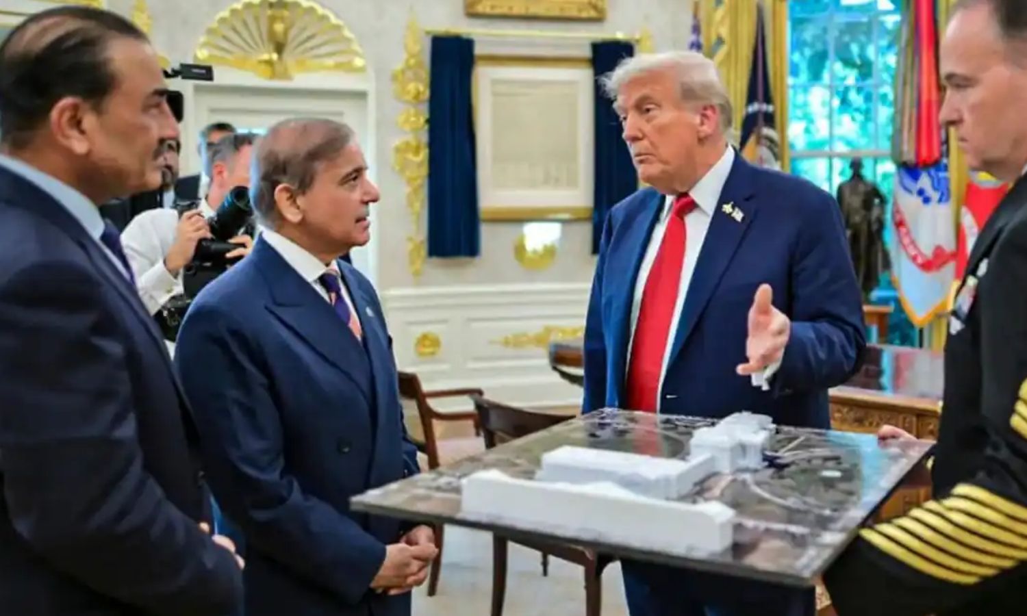 Project Vault: பாகிஸ்தானில் 13 பில்லியன் டாலர் முதலீடு செய்ய அமெரிக்கா முடிவு