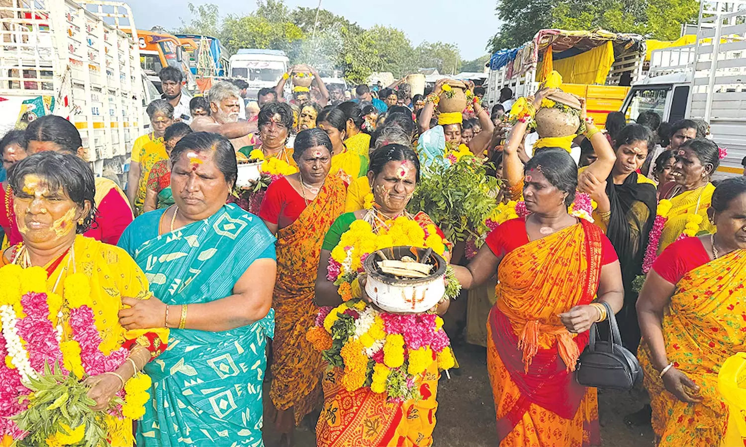 தை-மாத-கடைசி-வெள்ளிக்கிழமை:-இருக்கன்குடி-மாரியம்மன்-கோவிலில்-அலைமோதிய-பக்தர்கள்-கூட்டம்