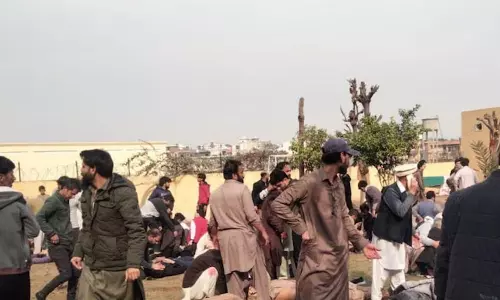 பாகிஸ்தான் மசூதி குண்டுவெடிப்பு: பலி எண்ணிக்கை 69 ஆக அதிகரிப்பு