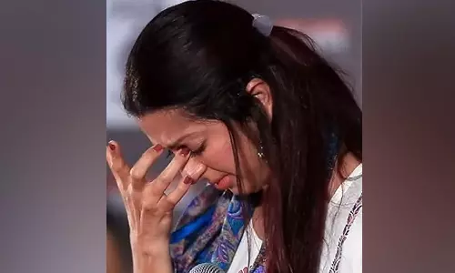 என்னால் நிம்மதியாக தூங்கமுடியவில்லை- பட விழாவில் கண்ணீர் விட்டு அழுத விஜய் பட நடிகை