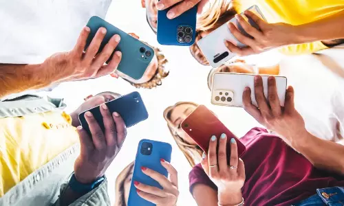 90ஸ் Kids-ஐ விட அறிவாற்றலில் பின்தங்கும்  GEN Z தலைமுறையினர்.. காரணம் என்ன? - ஆய்வில் தகவல்