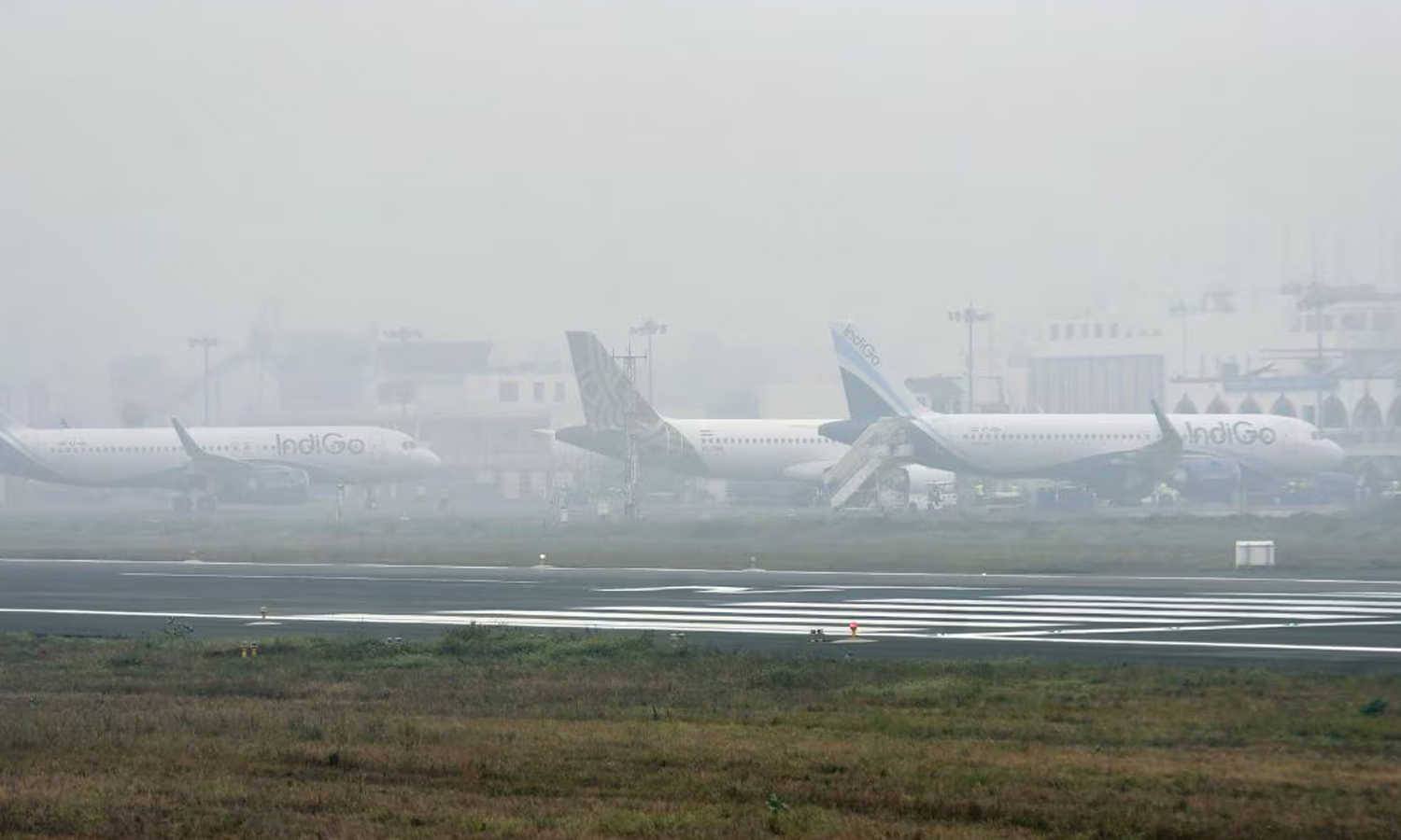 சென்னையில்  கடும் பனிமூட்டம் - விமான சேவைகள் பாதிப்பு