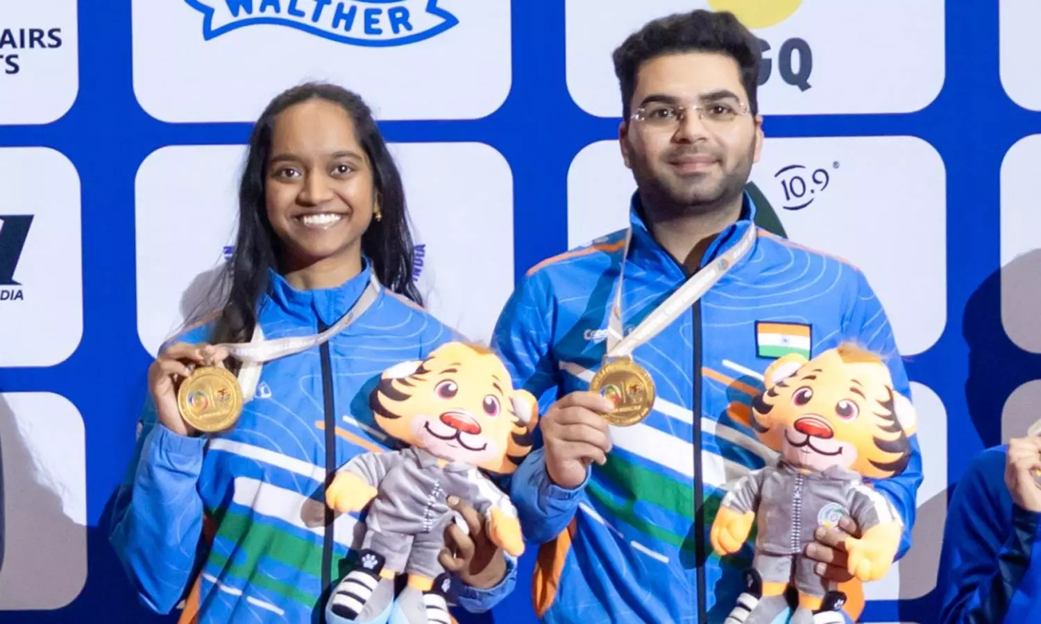 ஆசிய-துப்பாக்கிச்-சுடுதல்:-கலப்பு-இரட்டையரில்-தங்கம்-வென்றார்-இளவேனில்-வாலறிவன்