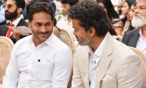 ஆந்திரா முன்னாள் முதல்வர் ஜெகன் மோகன் ரெட்டி இல்லத் திருமண நிகழ்வில் நடிகர் விஜய்