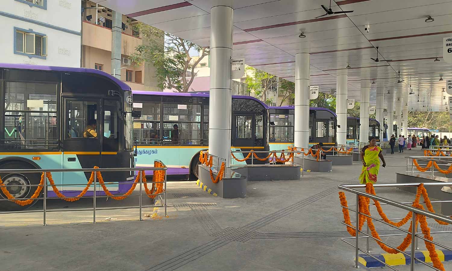 கண்ணதாசன் நகர், எம்.கே.பி.நகர்: நவீன பஸ் நிலையங்கள் திறக்கப்பட்டதால் போக்குவரத்து நெரிசல் குறைந்தது