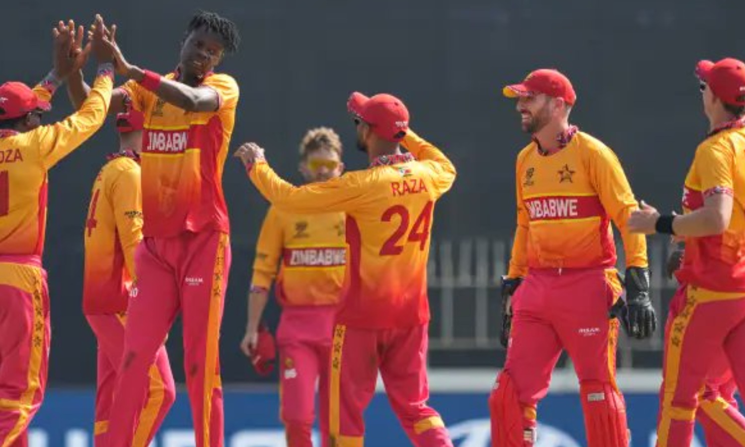 டி20 உலகக் கோப்பை: ஓமன் அணியை 103 ரன்னில் சுருட்டிய ஜிம்பாப்வே