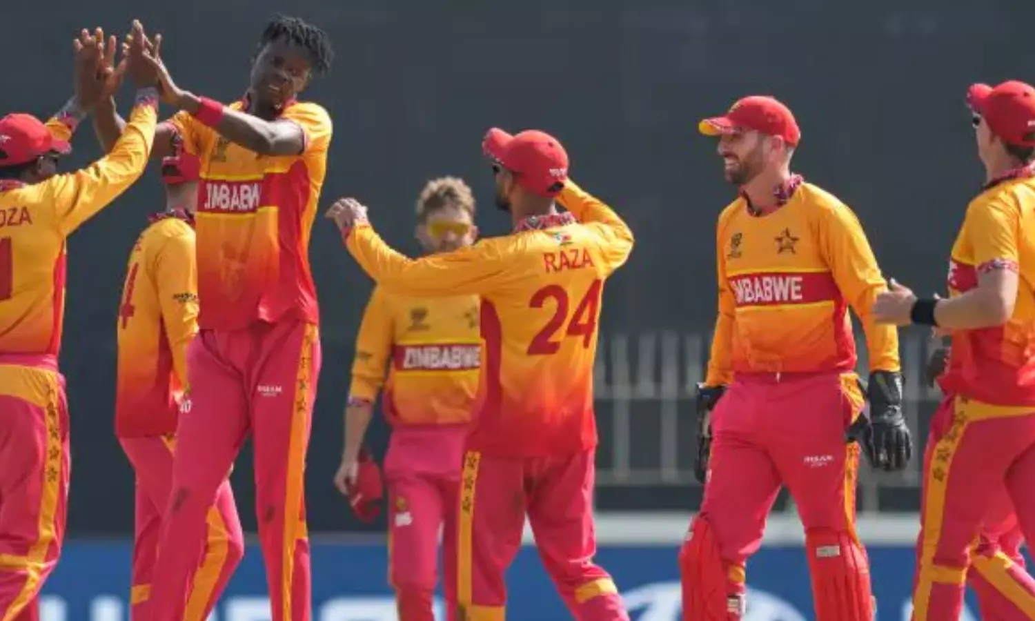 டி20-உலகக்-கோப்பை:-ஓமன்-அணியை-103-ரன்னில்-சுருட்டிய-ஜிம்பாப்வே