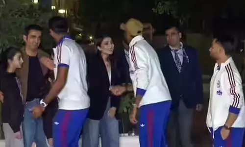 VIDEO: டி20 உலக கோப்பை - இந்திய வீரர்களுக்கு தனது வீட்டில் இரவு விருந்து கொடுத்த கம்பீர்