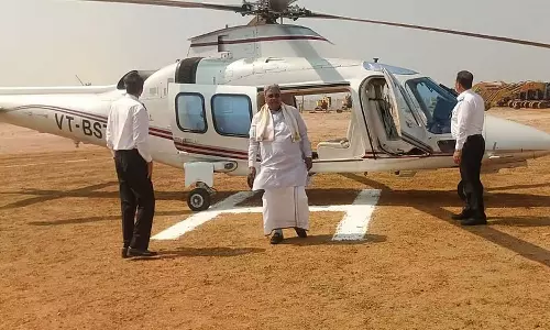 ஹெலிகாப்டரில் சென்று தரையிறங்கிய சித்தராமையா - வரவேற்க யாரும் இல்லாததால் அதிர்ச்சி!