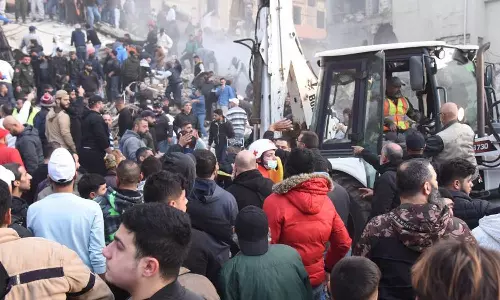 லெபனானில் குடியிருப்பு கட்டிடம் இடிந்து விழுந்து 5 பேர் பலி