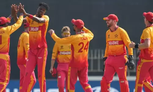 டி20 உலகக் கோப்பை: ஓமன் அணியை 103 ரன்னில் சுருட்டிய ஜிம்பாப்வே