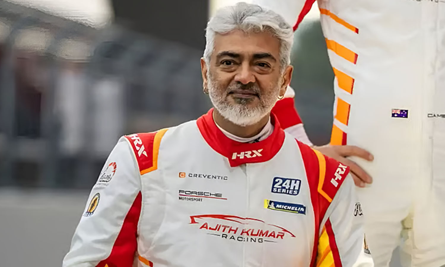 ஒழுங்கா நடந்துக்கங்க... இது தியேட்டர் கிடையாது -  ரசிகர்களை கடிந்து கொண்ட அஜித்