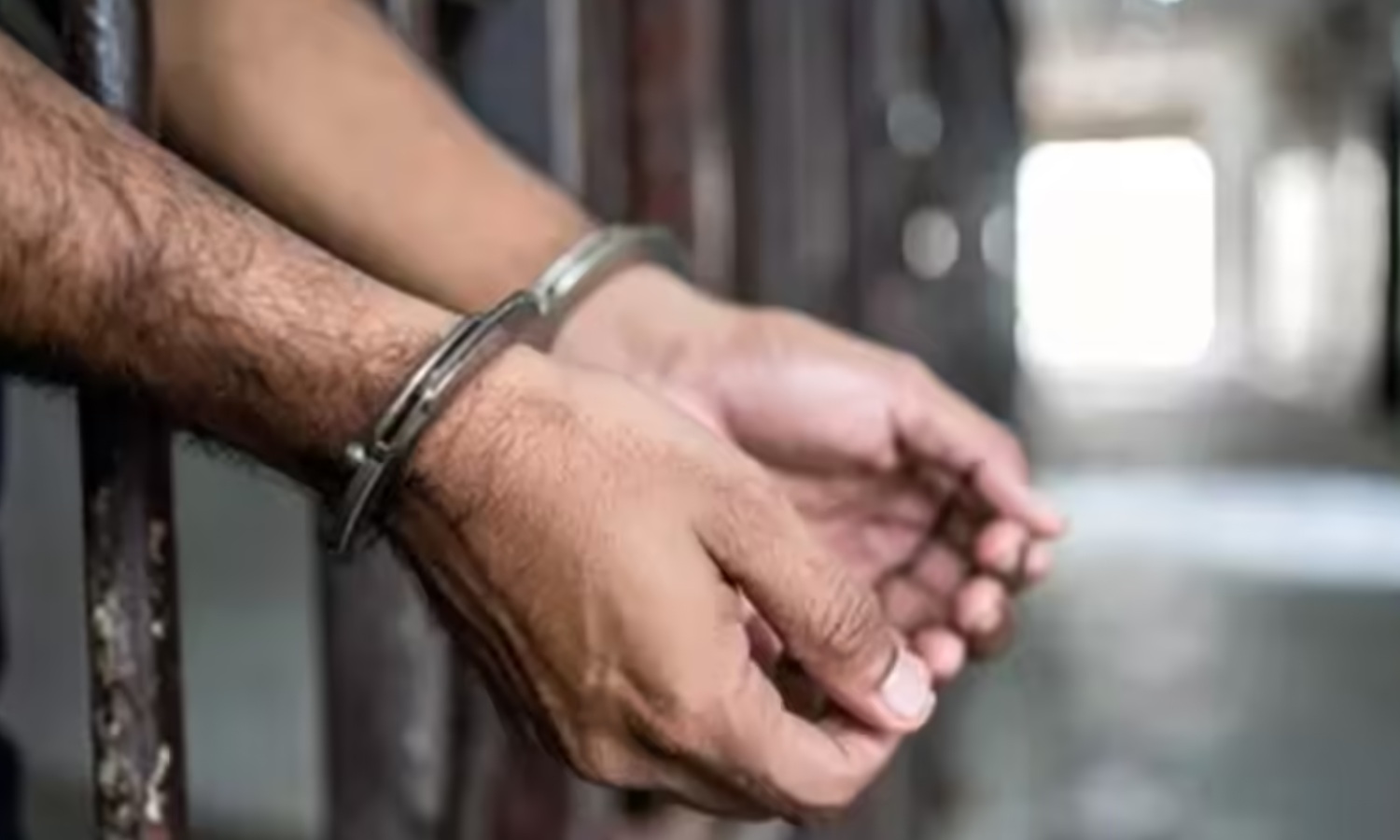 பள்ளி மாணவியை திருமணம் செய்த ஆசிரியர் போக்சோவில் கைது