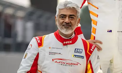 ஒழுங்கா நடந்துக்கங்க... இது தியேட்டர் கிடையாது -  ரசிகர்களை கடிந்து கொண்ட அஜித்