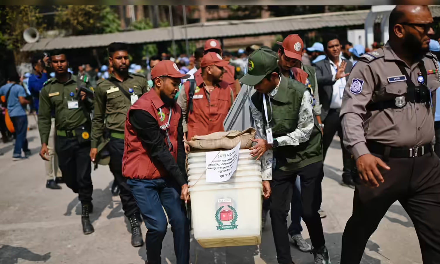 வங்கதேசத்தில் இன்று பொதுத் தேர்தல்: களத்தில் 1,981 வேட்பாளர்கள்