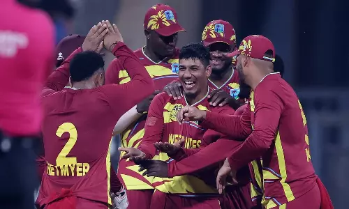 டி20 உலகக் கோப்பை: இங்கிலாந்தை வீழ்த்தியது வெஸ்ட் இண்டீஸ்