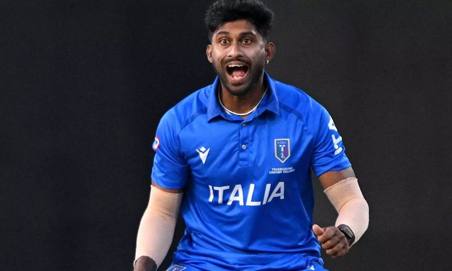 பீட்சா தயாரிக்கும் வேலையை விட்டு விட்டு டி20 உலகக்கோப்பையில் விளையாடும் இத்தாலி வீரர்